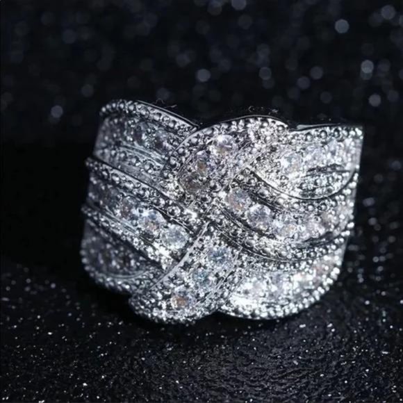 925 STERLING SILVER DIAMOND RING, CUTE RING, SHINY RING. - Picture 4 of 6